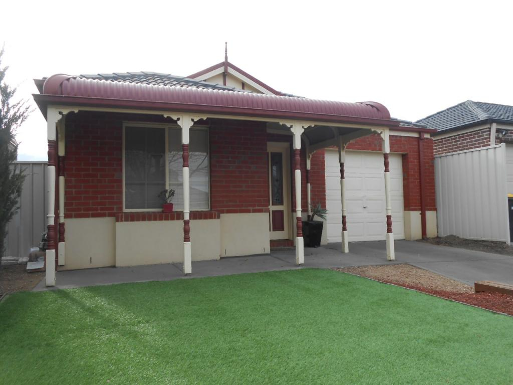 12 Hunts Cross Way Caroline Springs VIC 3023 House For Rent 